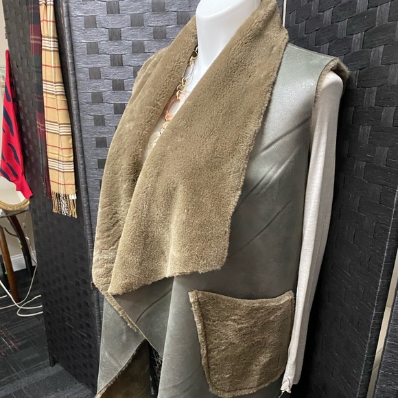 Vest - Picture 3 of 3